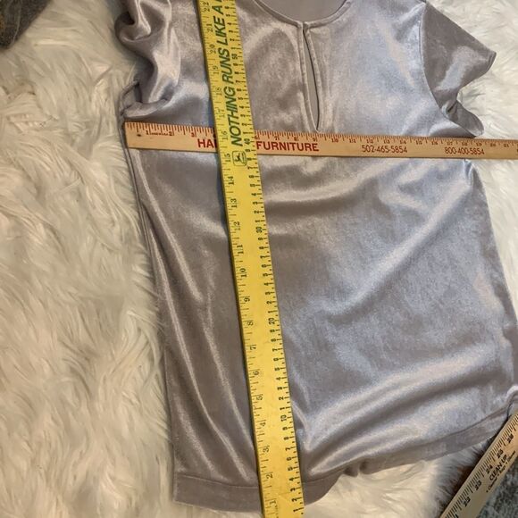 Ann Taylor size medium gray velour short sleeve top with keyhole front - Picture 6 of 8